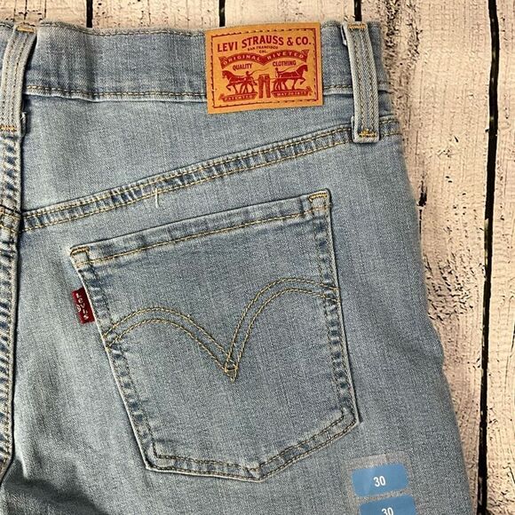 LEVI’S Mid Length Jean Shorts - Picture 3 of 5